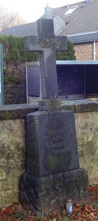Kreuz auf dem Friedhof, Nordseite